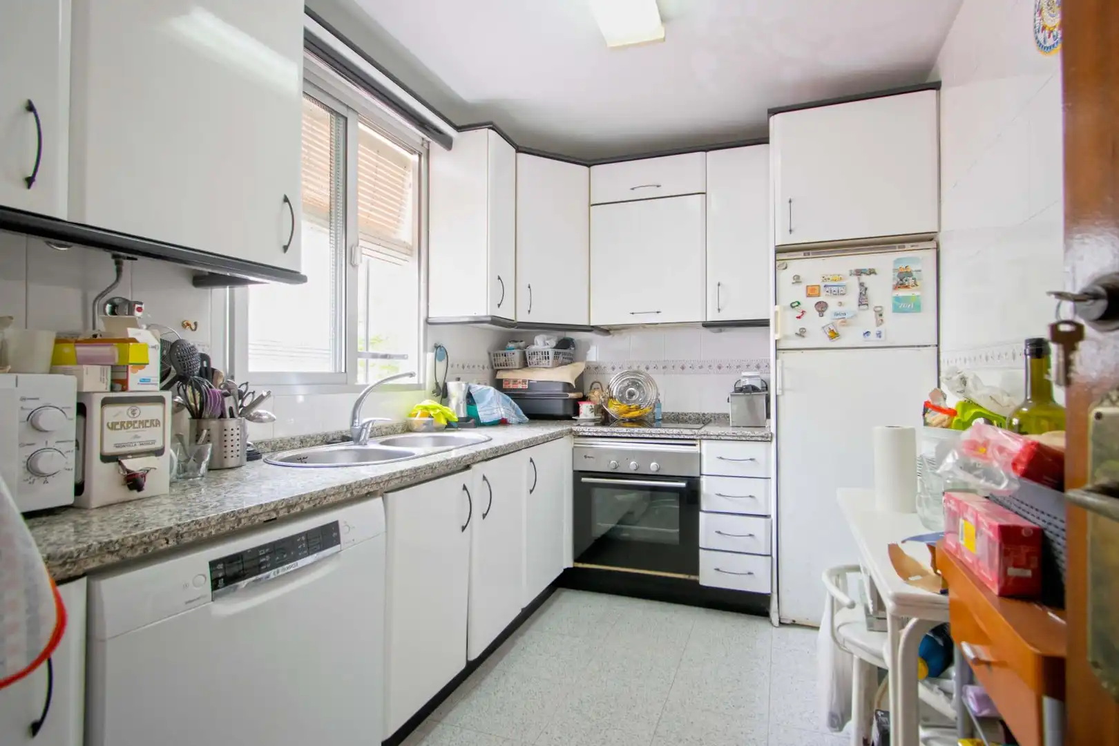 Kitchen of Houses for sale in Sevilla  with Air Conditioner, Terrace and Storage room