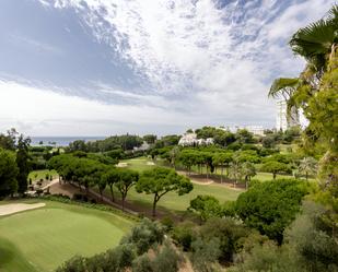 Vista exterior de Apartament en venda en Marbella amb Aire condicionat, Terrassa i Piscina