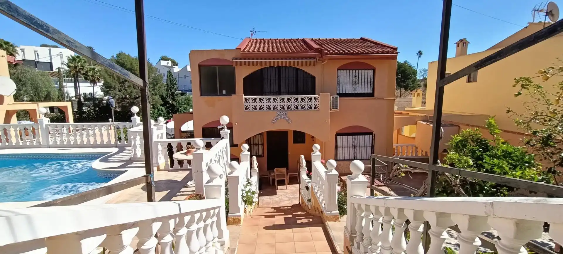 Vista exterior de Casa o chalet en venta en La Nucia con Aire acondicionado, Jardín privado y Terraza
