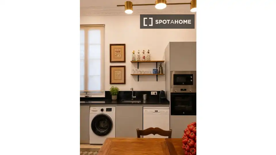 Cuina de Apartament per a compartir en Sevilla amb Aire condicionat, Terrassa i Moblat