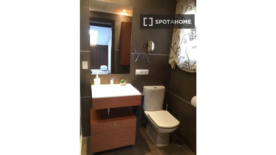 Bany de Apartament per a compartir en Vélez-Málaga amb Aire condicionat, Terrassa i Moblat