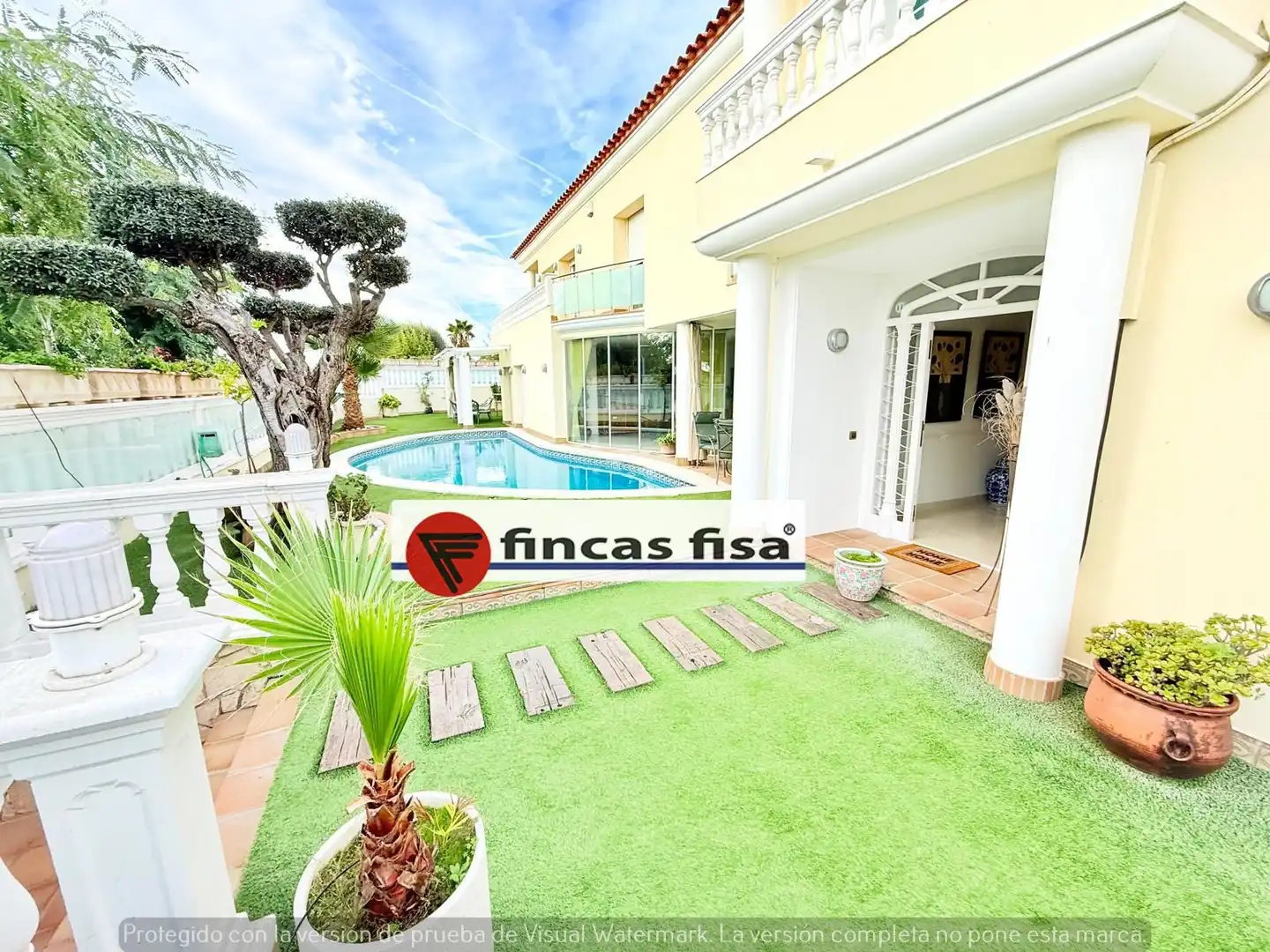 Vista exterior de Casa o xalet en venda en Premià de Dalt amb Aire condicionat, Calefacció i Jardí privat
