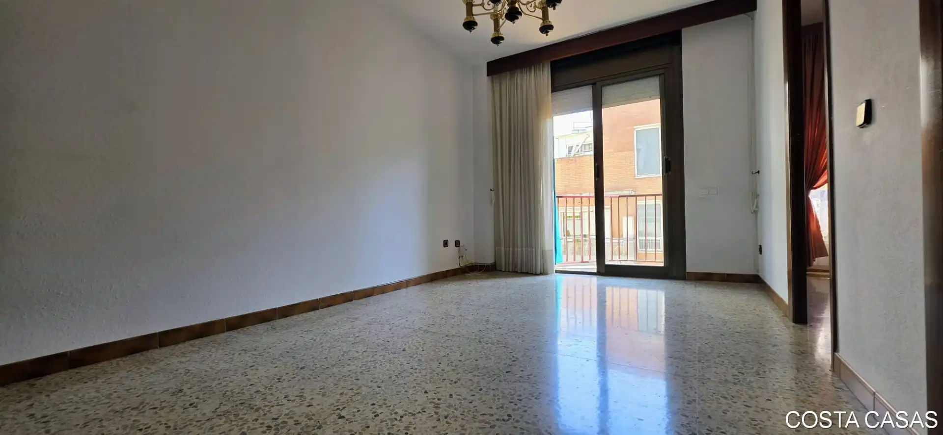 Sala de estar de Piso en venta en L'Hospitalet de Llobregat con Balcón