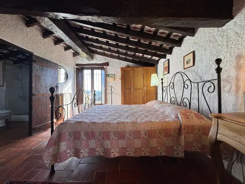 Habitación de Finca rústica en venta en Ullastret con Aire acondicionado, Calefacción y Jardín privado