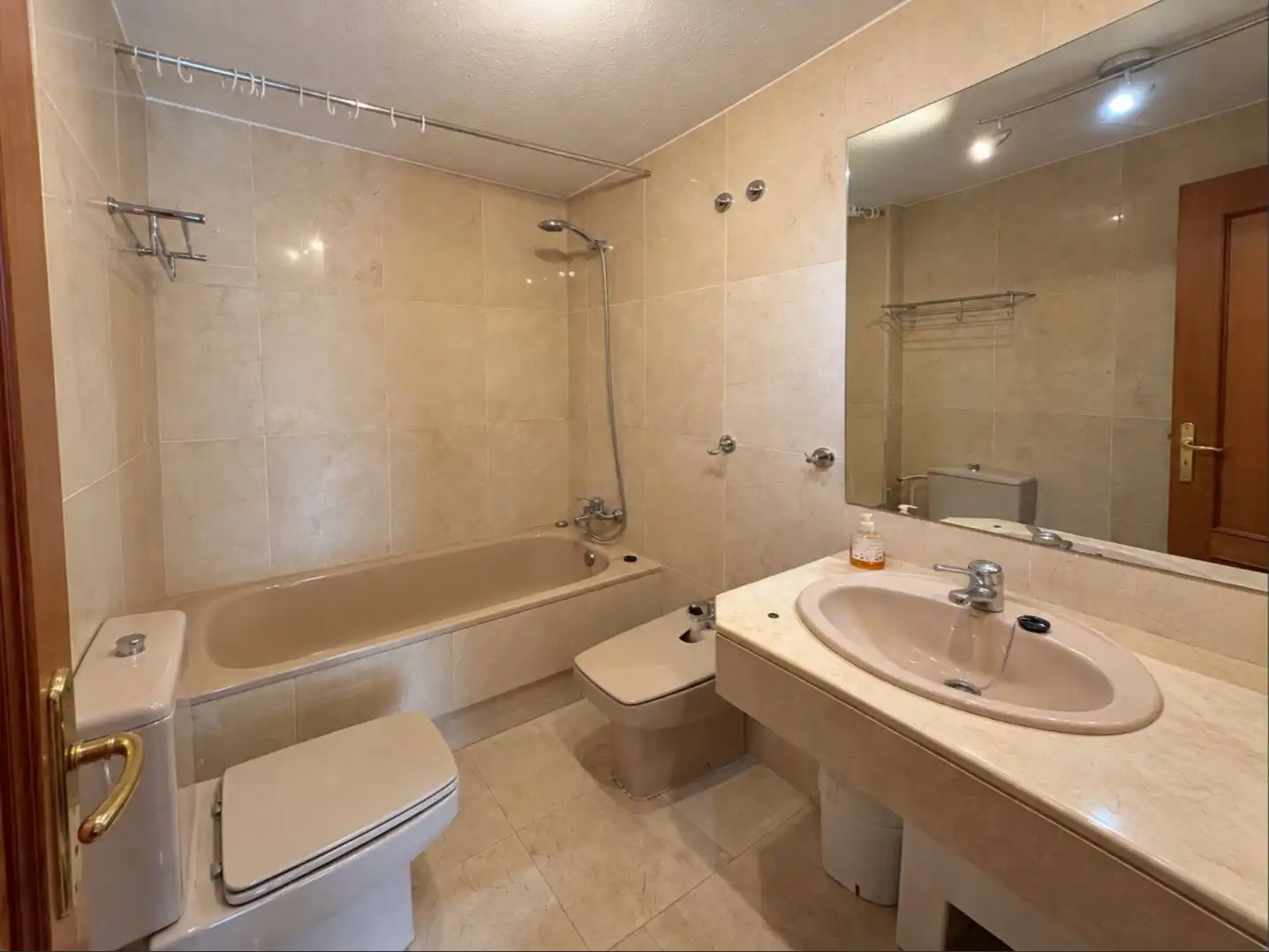 Badezimmer von Wohnung zur Miete in  Madrid Capital