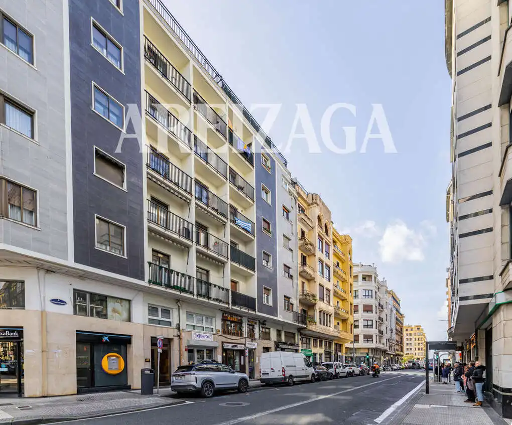 Vista exterior de Pis en venda en Donostia - San Sebastián  amb Calefacció i Balcó
