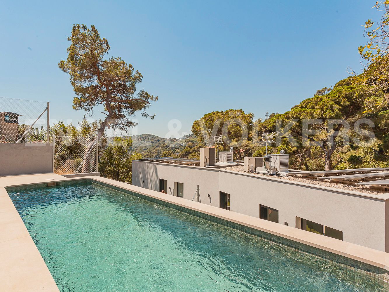 Swimming pool of House or chalet for sale in  Barcelona Capital  with Air Conditioner, Heating and Swimming Pool