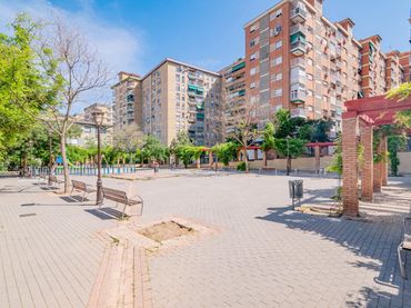 Piso con balcón en venta en Calle Don Quijote 12
