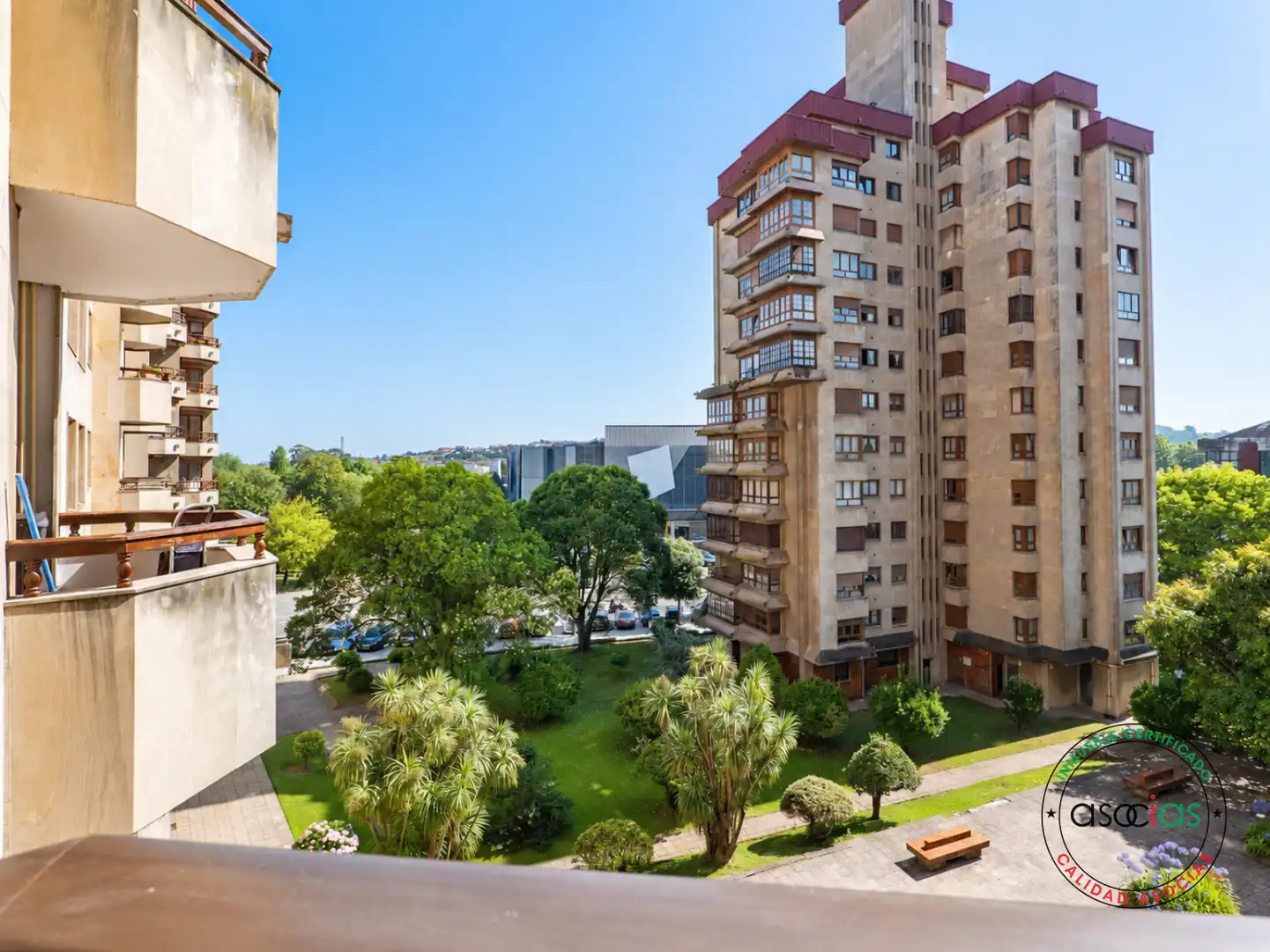 Vista exterior de Pis en venda en Gijón  amb Calefacció, Jardí privat i Parquet