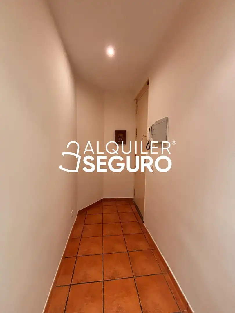 Flat for rent in Madrid  with Air Conditioner and Heating