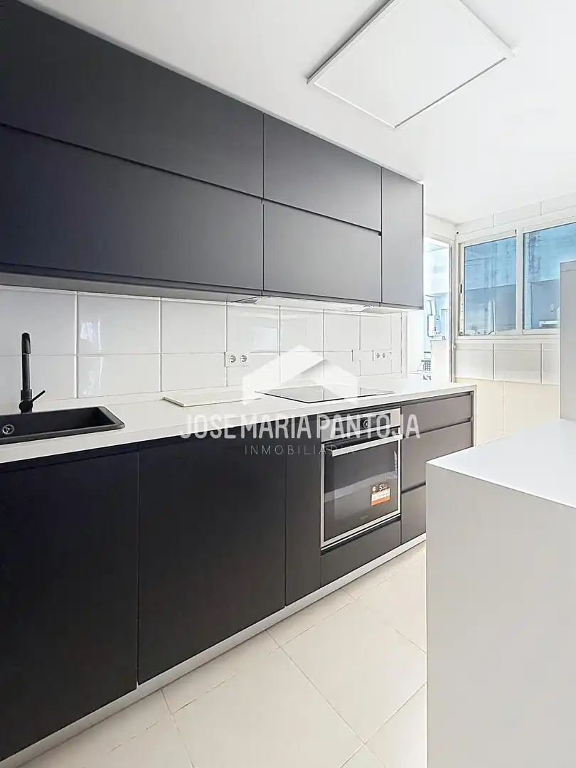 Kitchen of Flat for sale in Arcos de la Frontera  with Air Conditioner, Heating and Storage room