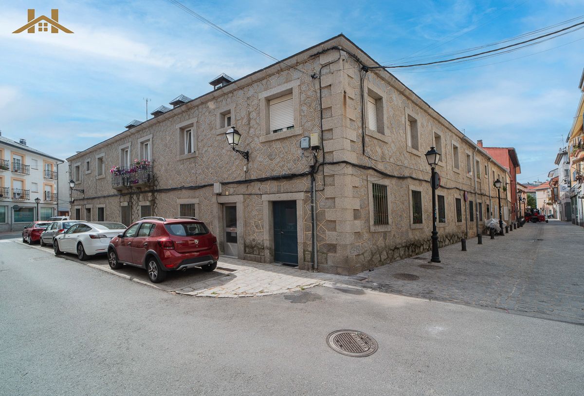 Vista exterior de Dúplex en venda en El Escorial amb Calefacció, Parquet i Balcó