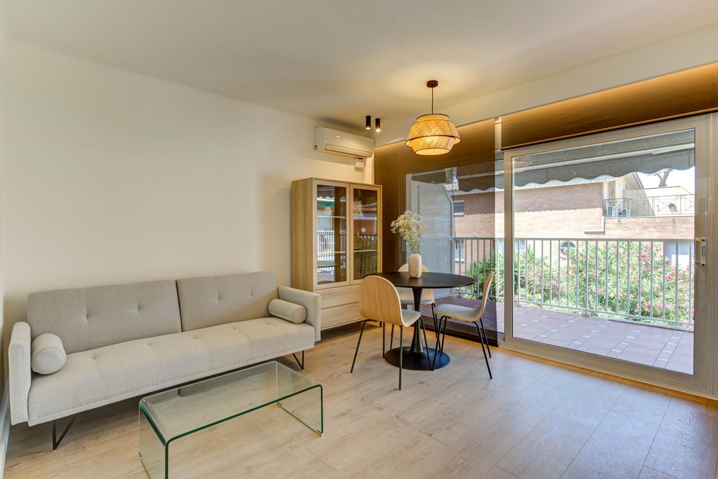 Living room of Flat for sale in Castelldefels  with Air Conditioner, Parquet flooring and Terrace