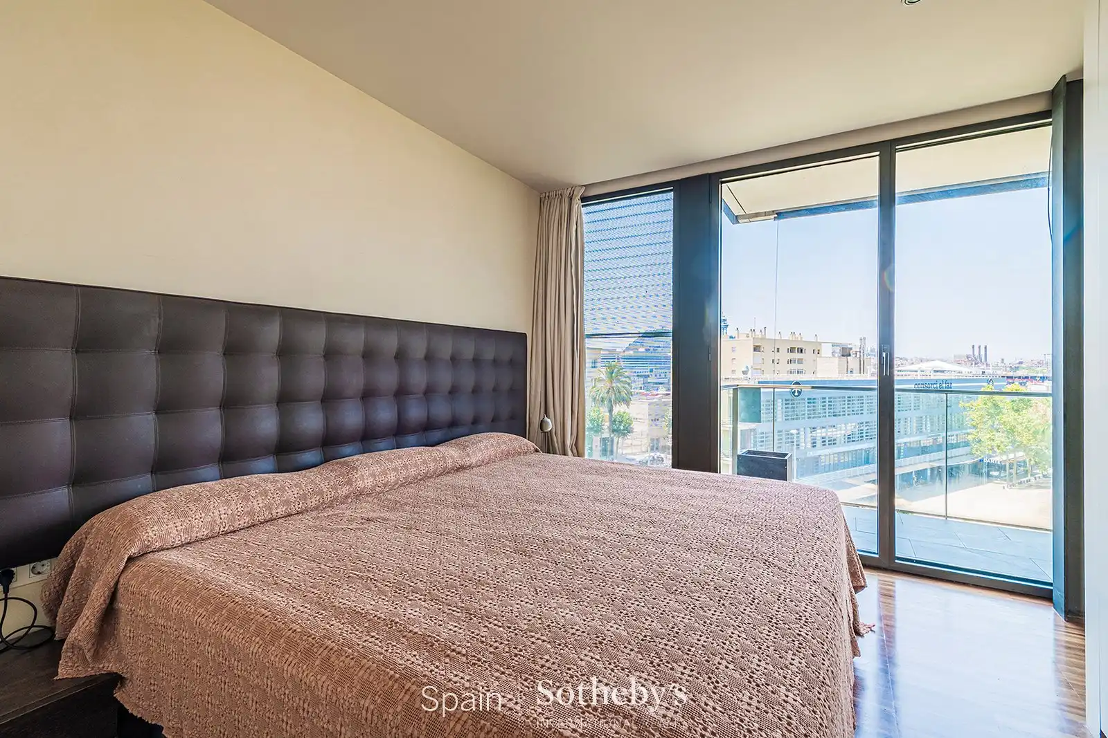 Habitación de Ático en venta en Barcelona con Aire acondicionado, Terraza y Piscina