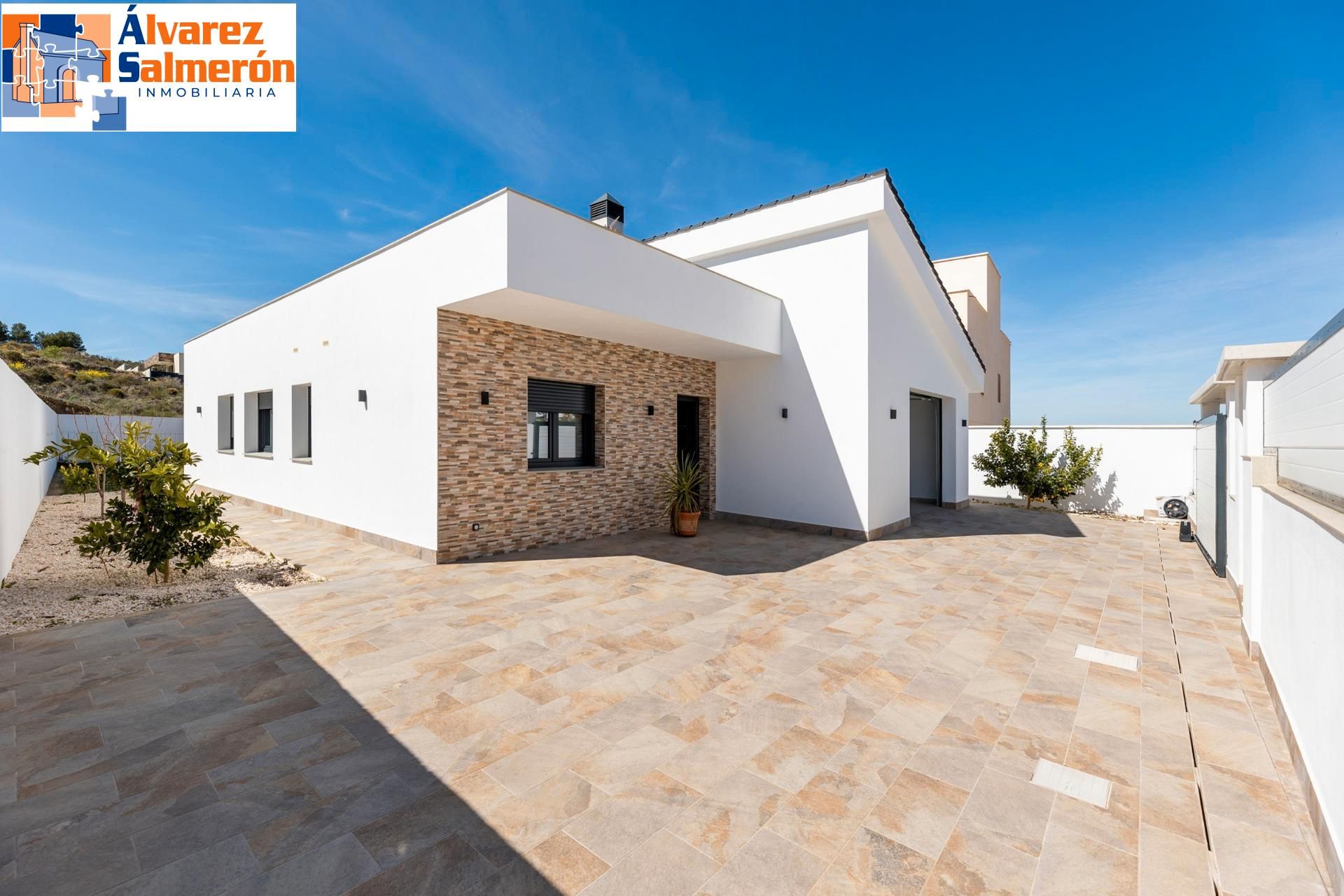 Vista exterior de Casa o xalet en venda en Dílar amb Aire condicionat, Calefacció i Jardí privat