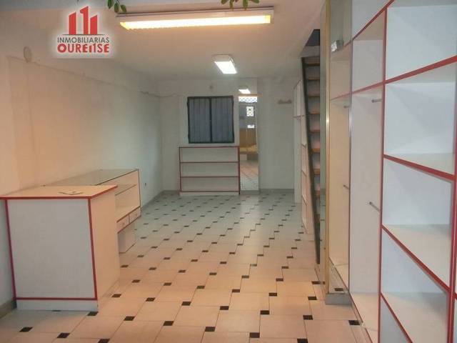 Local comercial en Alquiler en A Carballeira