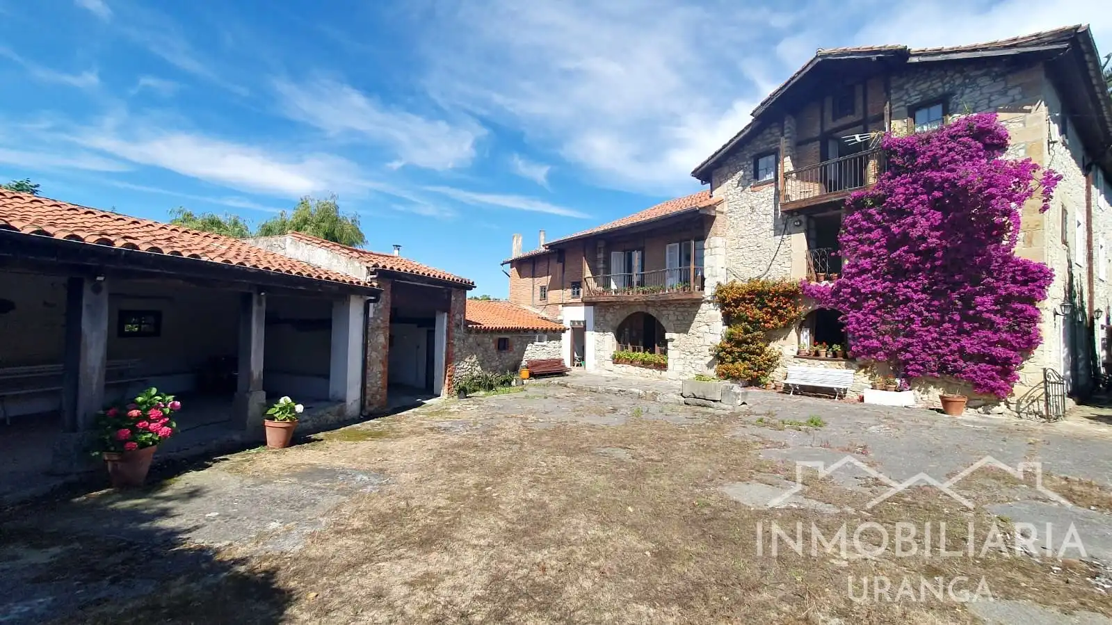 Außenansicht von Haus oder Chalet zum Verkauf in Ribamontán al Mar mit Heizung, Privatgarten und Terrasse