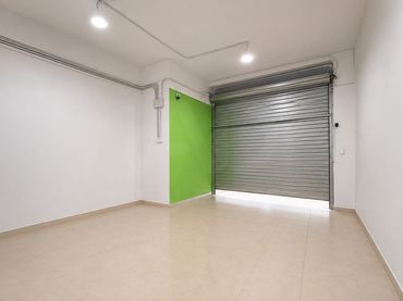 Local comercial en alquiler en Calle Empar nadal 6 6