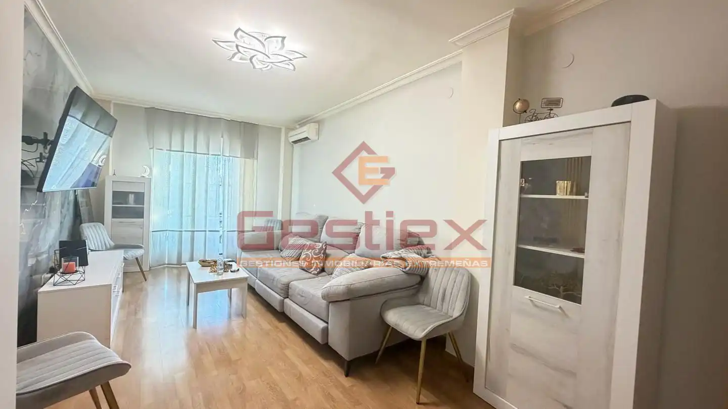 Sala de estar de Planta baja en venta en Almendralejo con Aire acondicionado