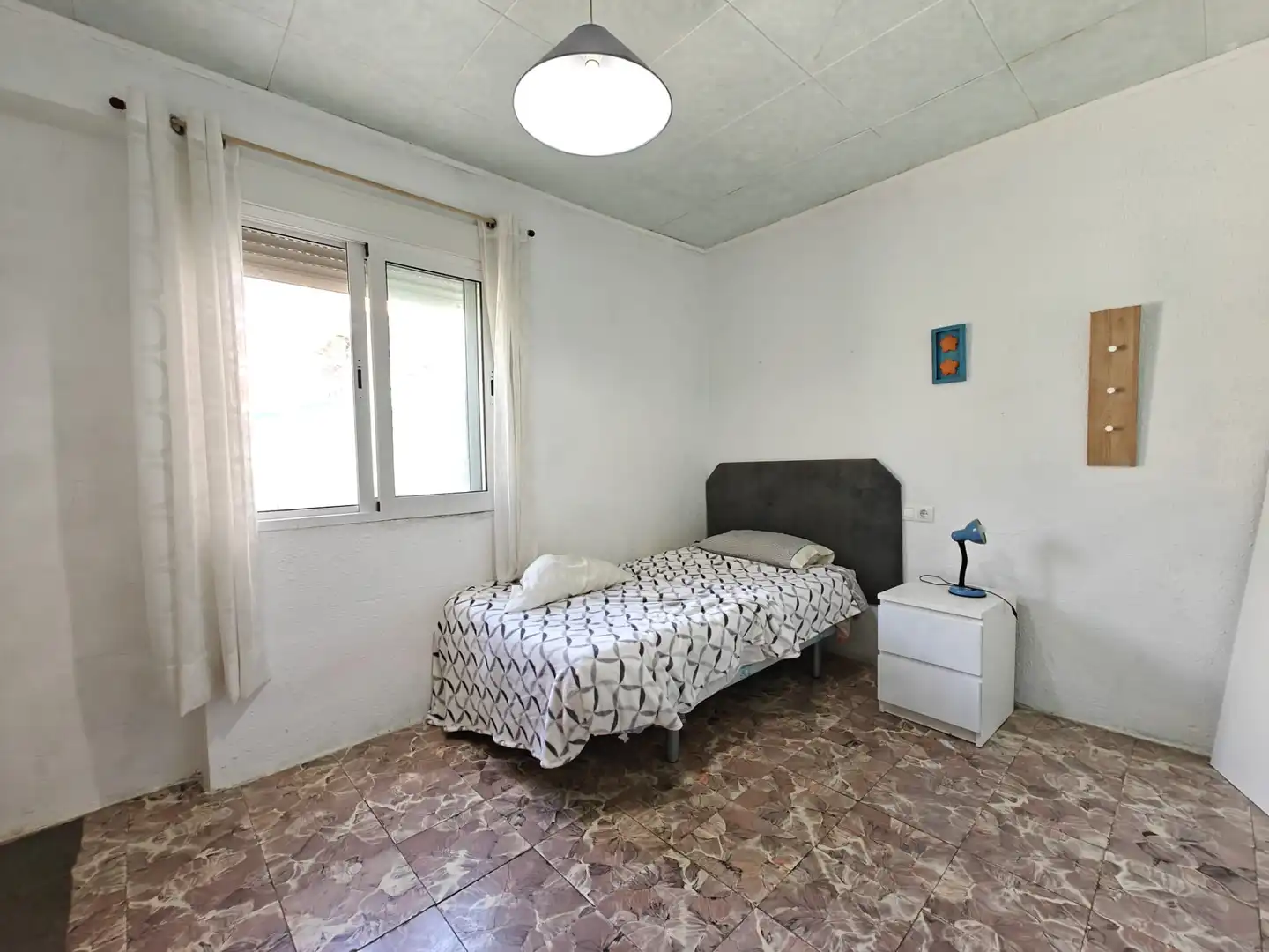 Schlafzimmer von Dachboden zum Verkauf in Ontinyent mit Terrasse, Abstellraum und Balkon