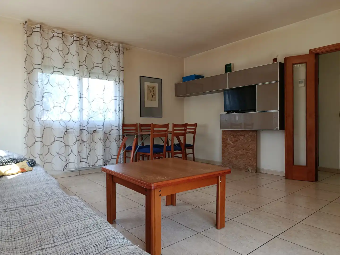 Sala d'estar de Casa adosada en venda en Sant Julià de Ramis amb Calefacció, Jardí privat i Terrassa