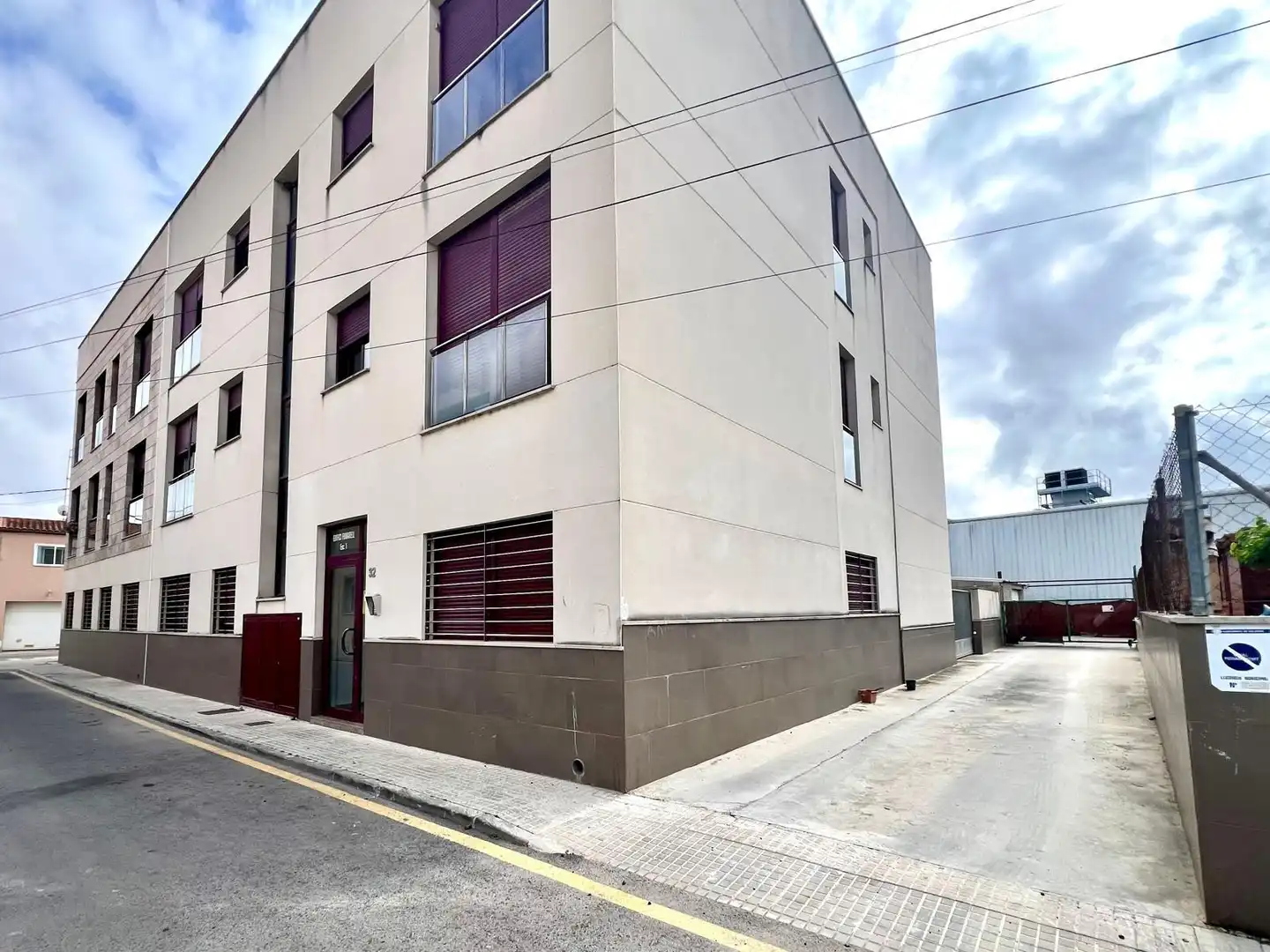 Vista exterior de Piso en venta en Deltebre con Alarma