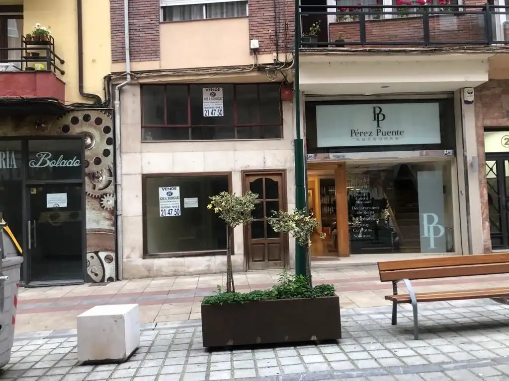 Vista exterior de Local en venta en Torrelavega 
