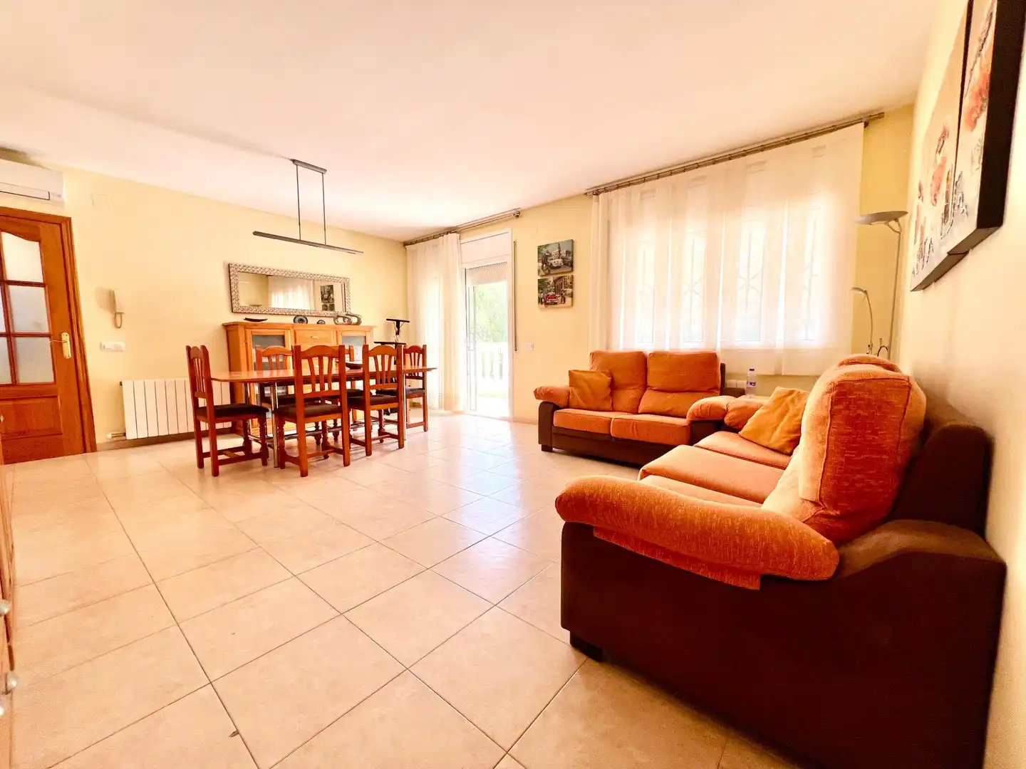 Sala de estar de Casa o chalet en venta en Calafell con Aire acondicionado, Calefacción y Jardín privado