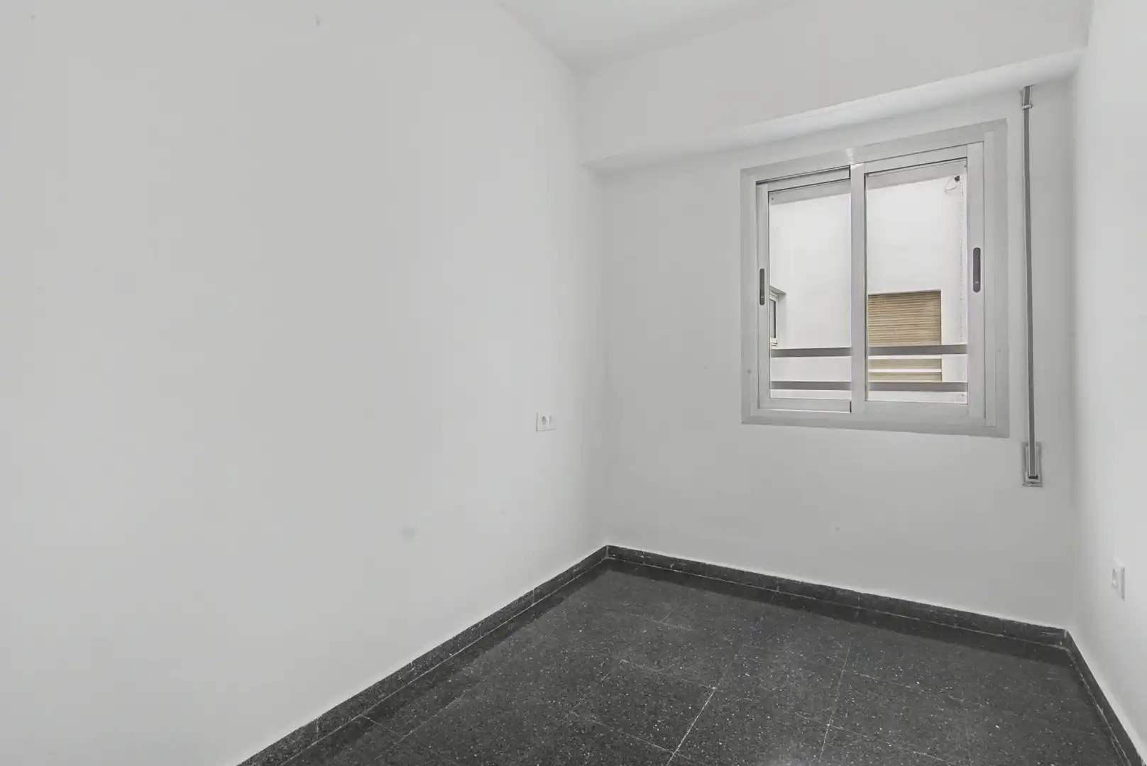 Bedroom of Flat for sale in Valencia  with Air Conditioner and Terrace