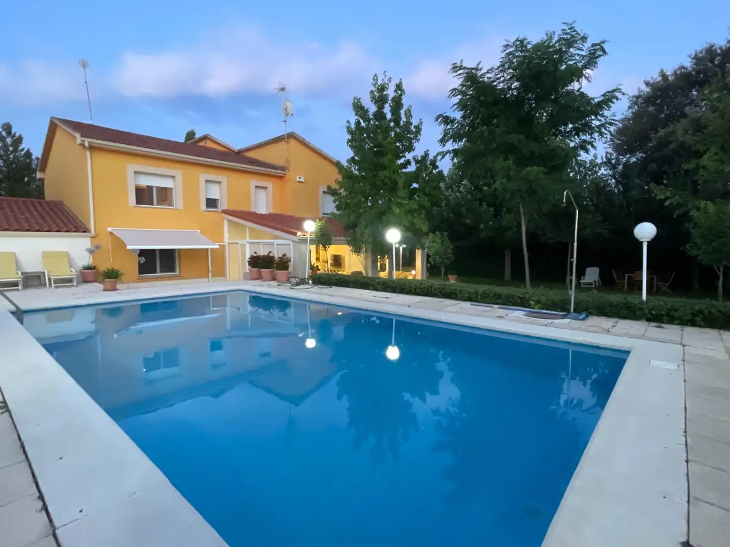 Piscina de Casa o xalet en venda en Galindo y Perahuy amb Calefacció, Jardí privat i Terrassa
