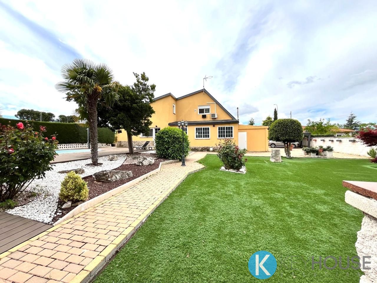 Exterior view of House or chalet for sale in Villar del Olmo  with Air Conditioner, Private garden and Swimming Pool