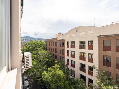 Vista exterior de Pis en venda en  Granada Capital amb Aire condicionat