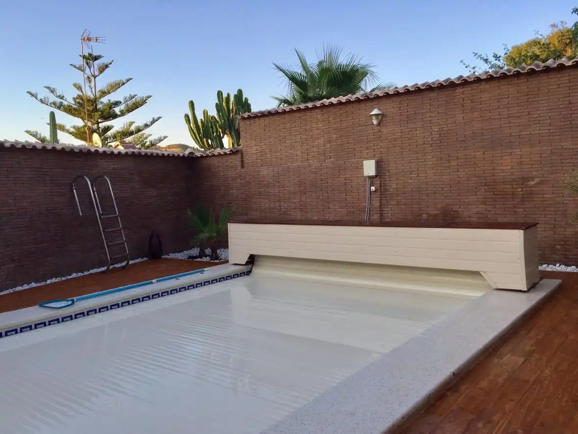 Chalet con piscina en venta en Calle Castellers, imagen 5