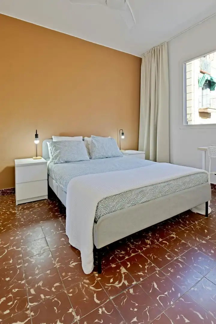 Schlafzimmer von Wohnung zur untervermieten in Valencia mit Möbliert, Waschmaschine und Fernseher