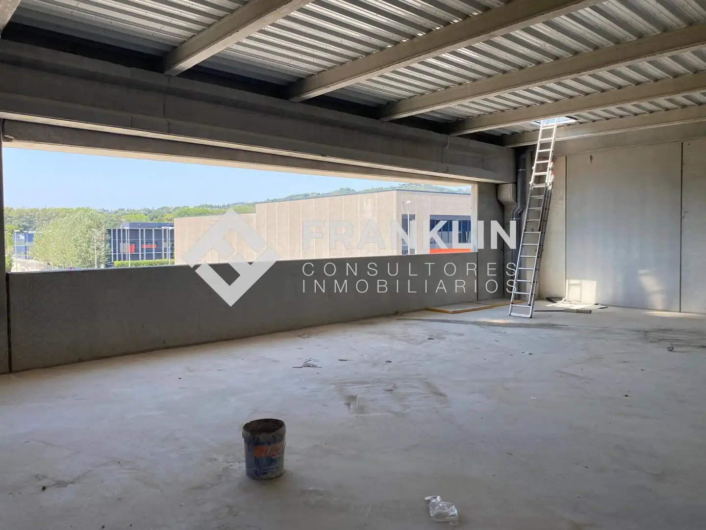 Außenansicht von Fabrikhallen zur Miete in La Garriga