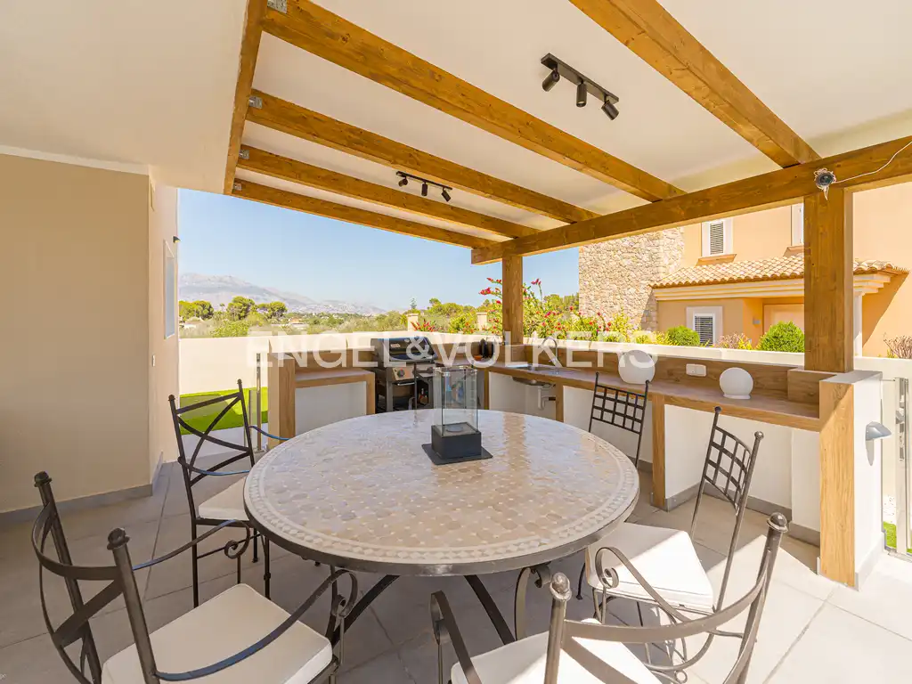 Casa con piscina en venta en Pueblo - Urbanizaciones, imagen 8