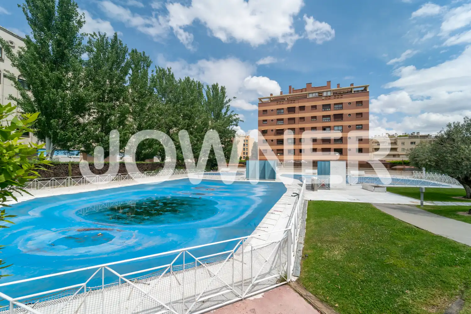 Swimming pool of Flat for rent in Madrid  with Air Conditioner, Heating and Terrace