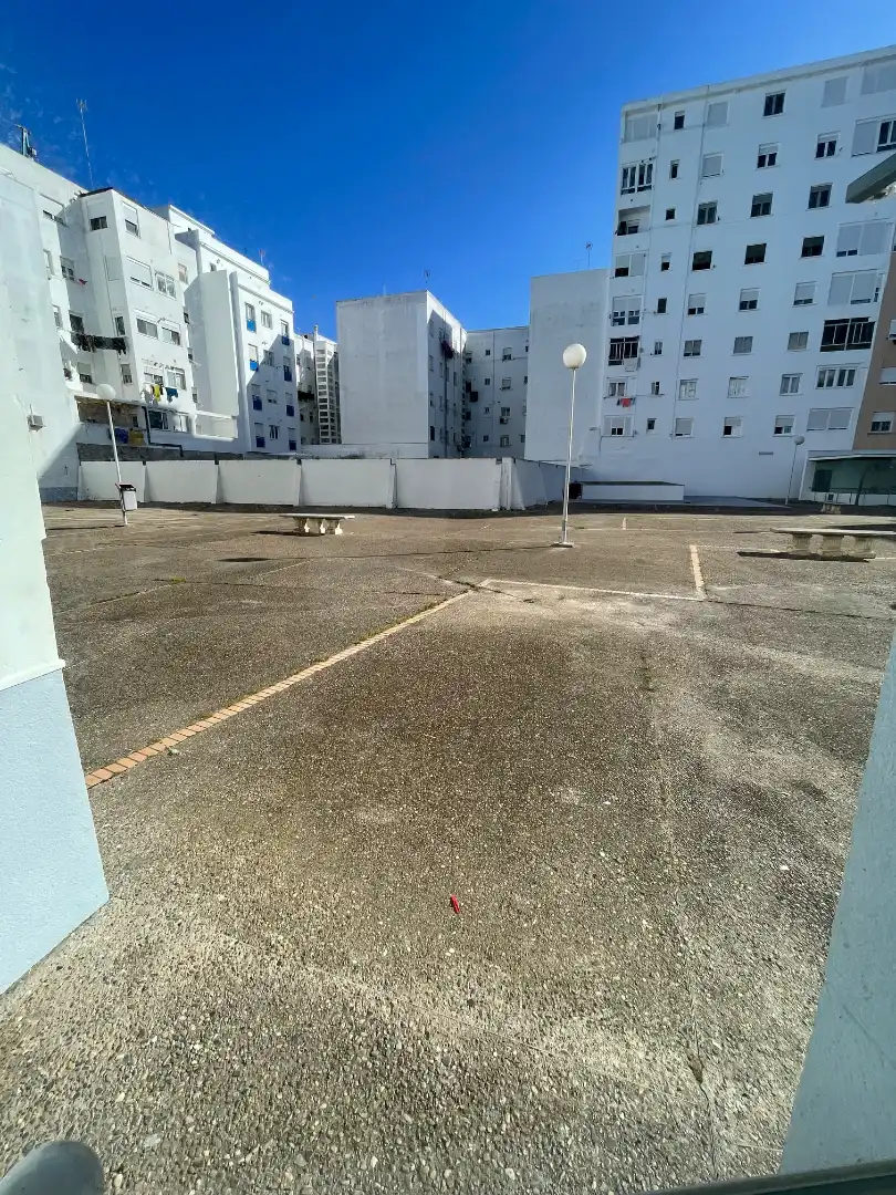 Parkplatz von Wohnung zum Verkauf in Cádiz mit Heizung, Möbliert und Ofen