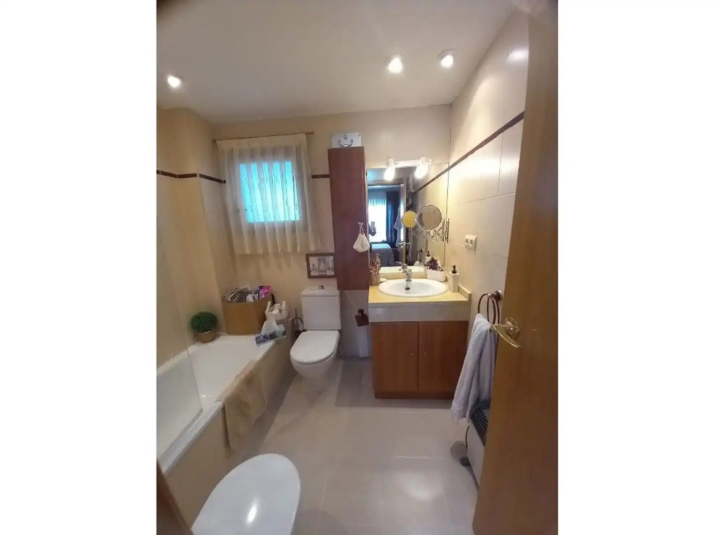 Bathroom of Flat for rent in Paterna  with Air Conditioner, Heating and Terrace