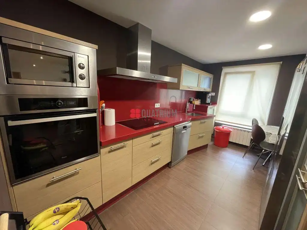 Appartamento con terrazza in vendita a Avenida Rosalía de Castro, imagen 6