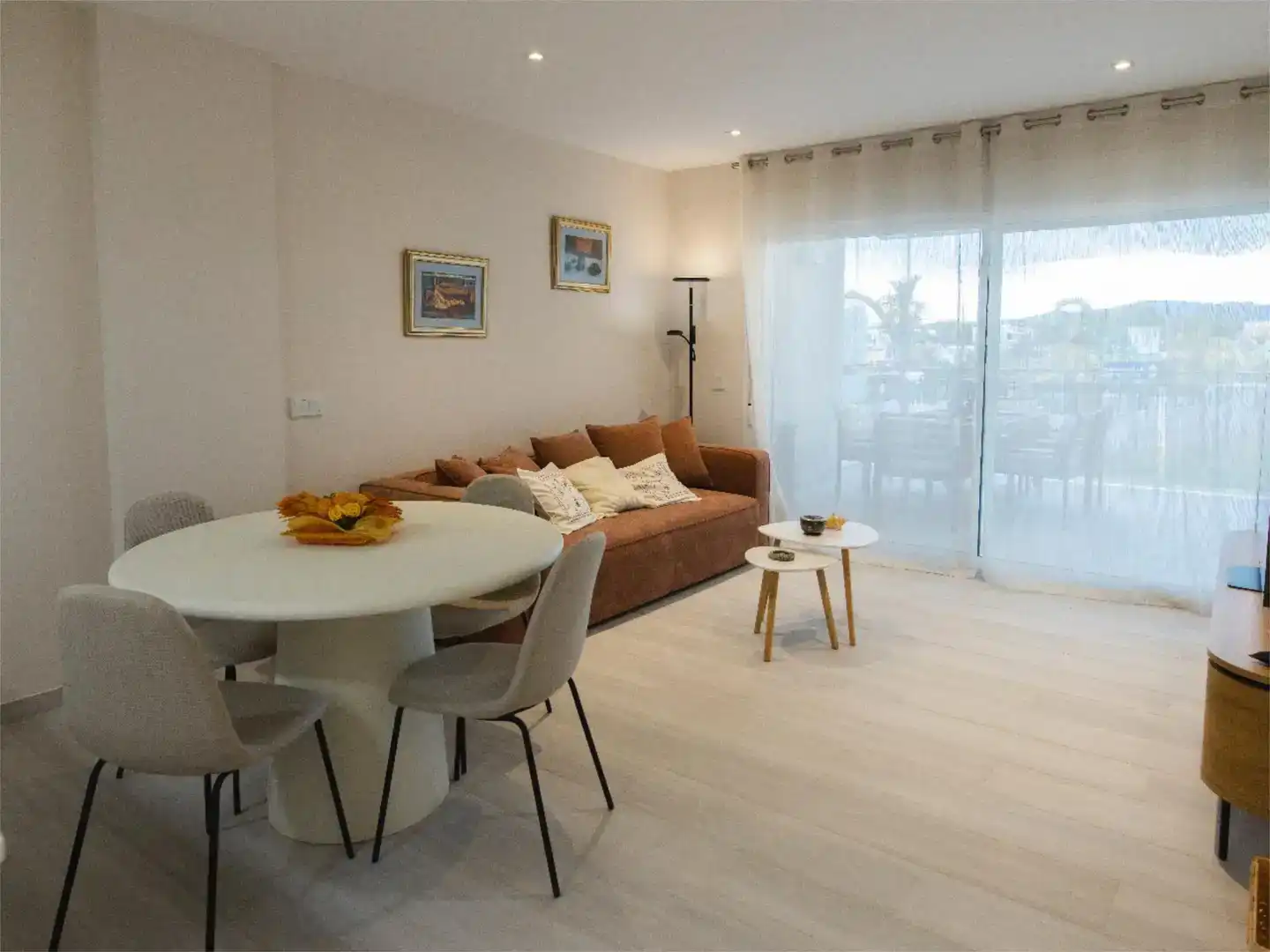 Sala d'estar de Pis de lloguer en Vera amb Aire condicionat, Piscina i Balcó