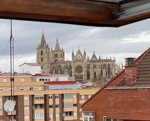 Vista exterior de Dúplex en venda en León Capital  amb Terrassa