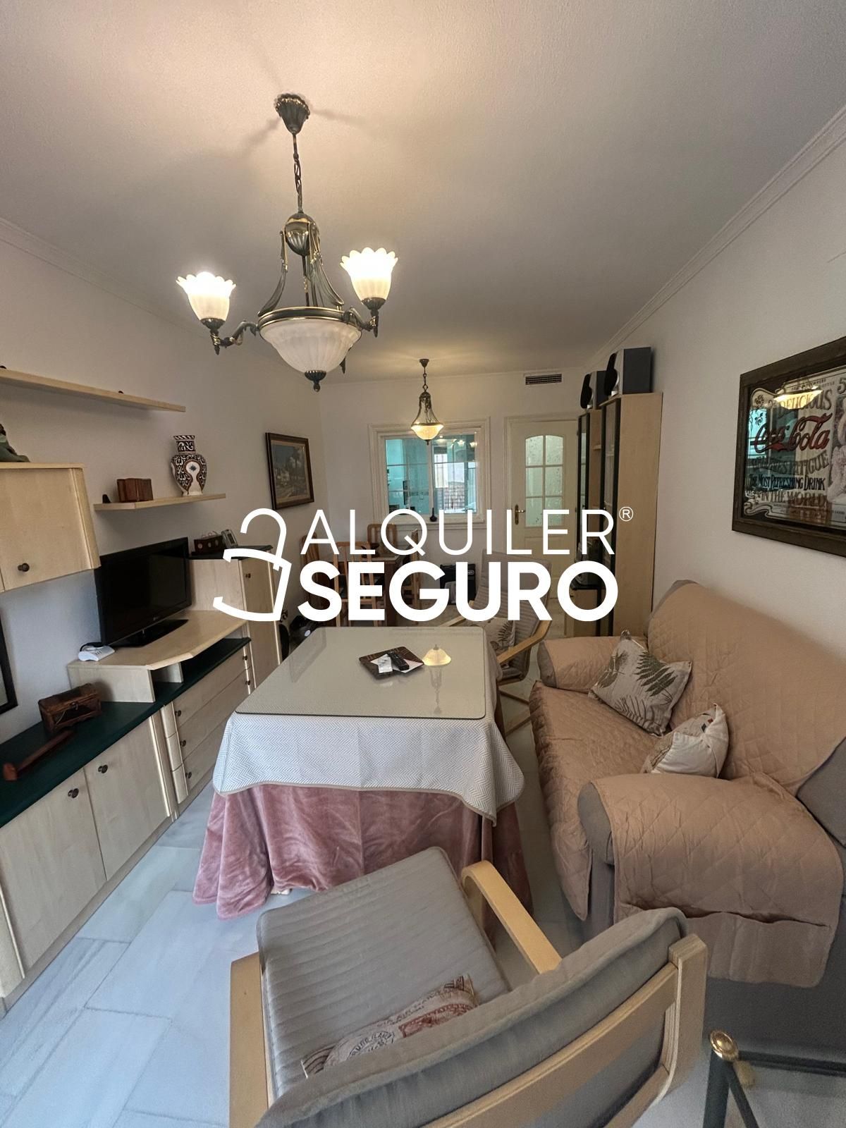 Habitación de Piso de alquiler en  Granada Capital con Aire acondicionado y Amueblado