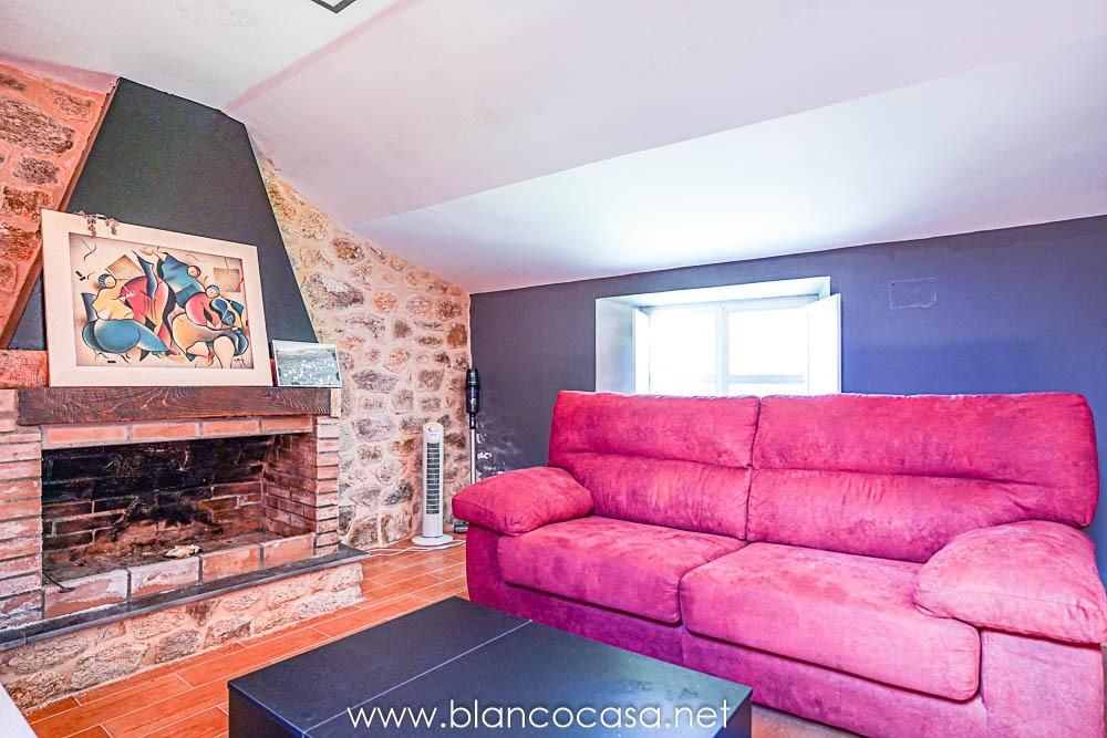 Sala d'estar de Casa o xalet en venda en Ponteceso amb Calefacció, Terrassa i Traster