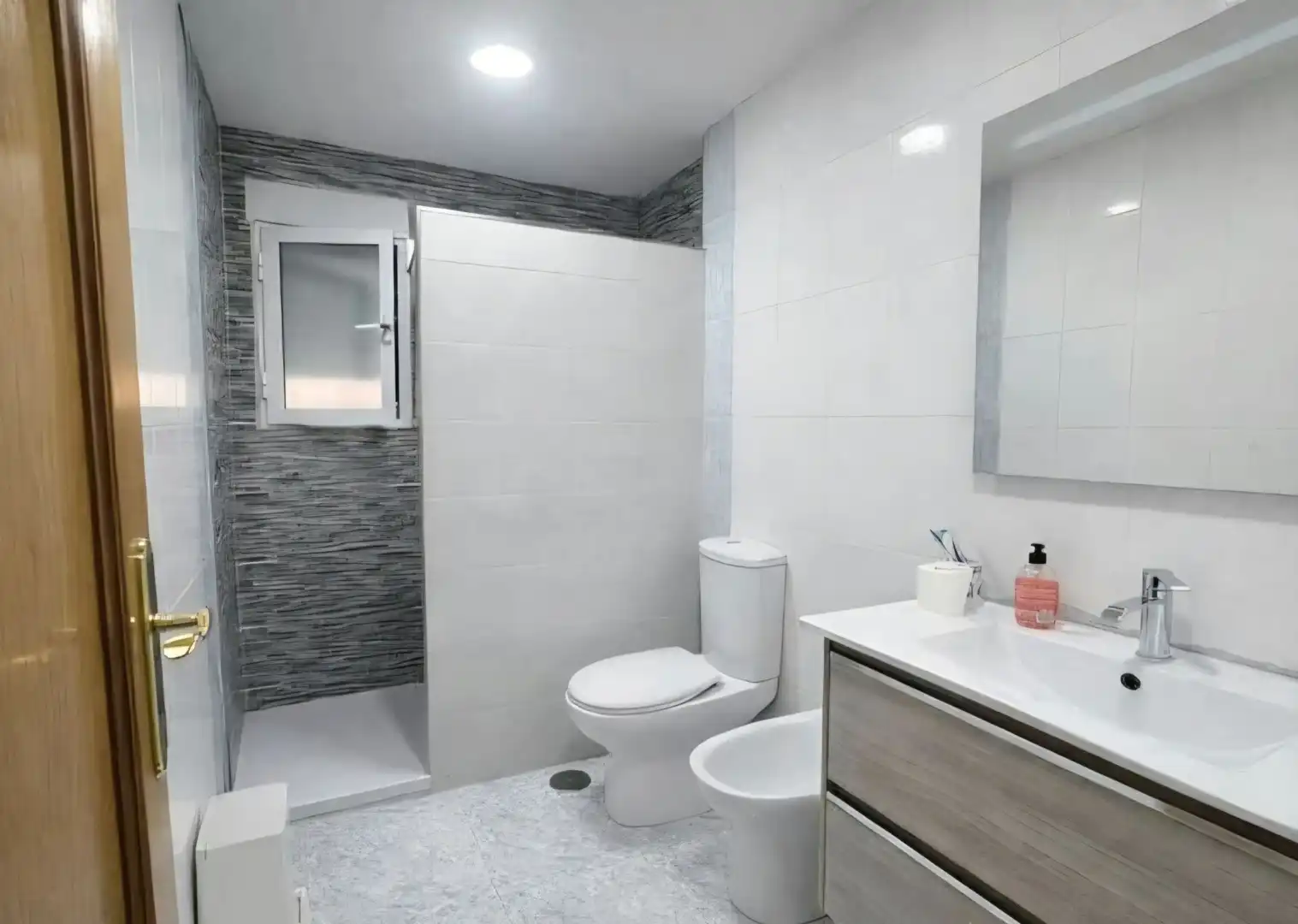 Baño de Piso en venta en Calpe / Calp con Aire acondicionado, Terraza y Trastero