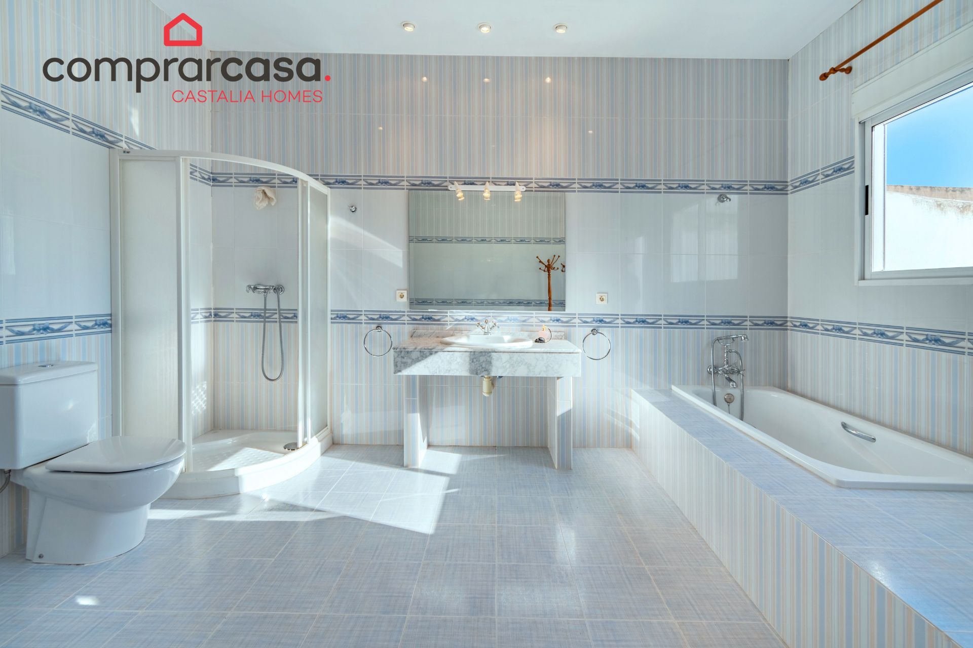 Bathroom of House or chalet for sale in Borriol  with Balcony