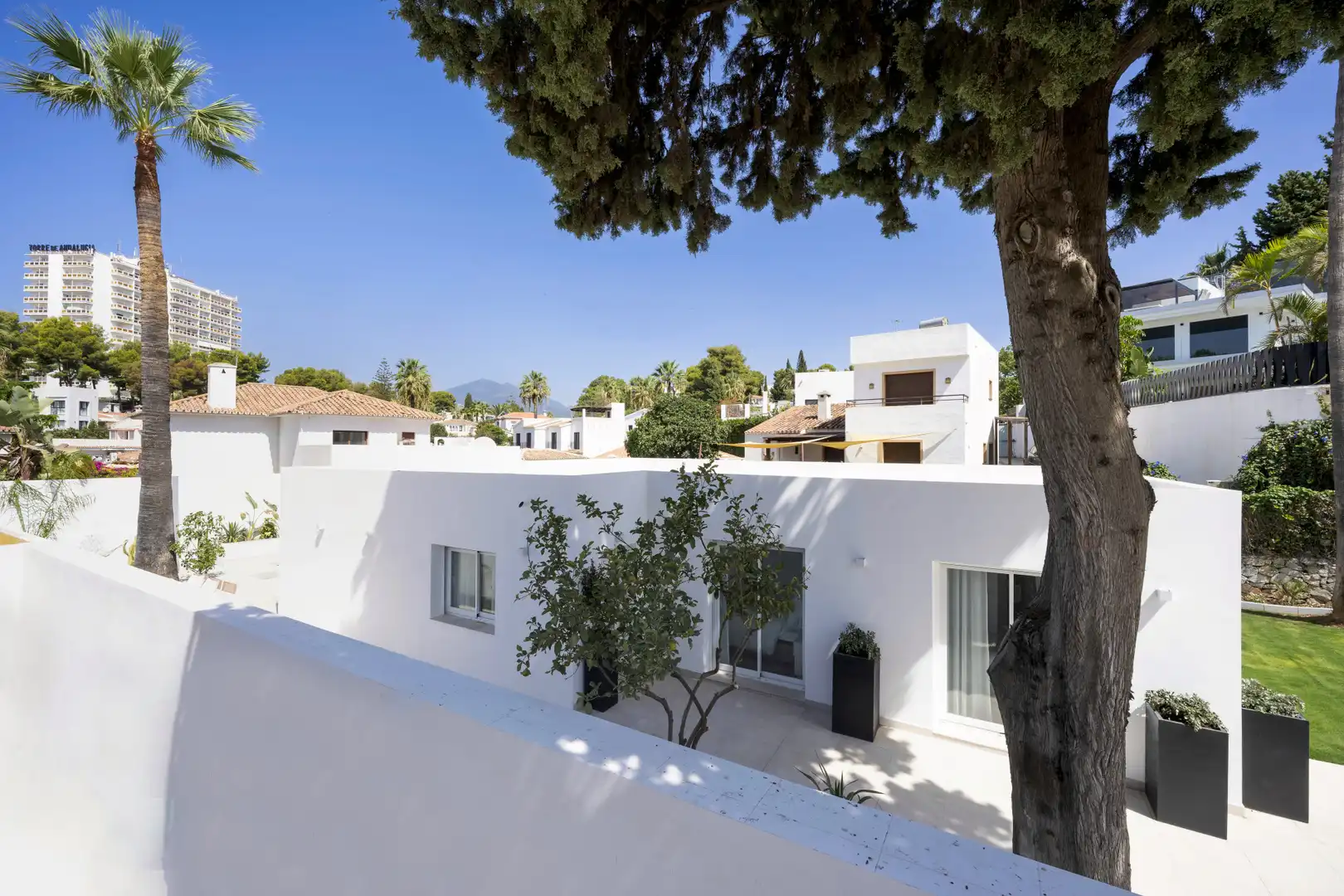 Vista exterior de Casa o chalet en venta en Marbella con Aire acondicionado, Jardín privado y Terraza