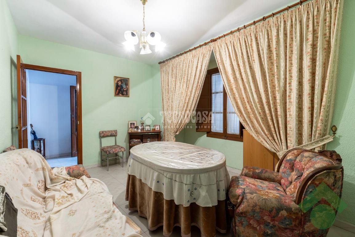 Sala d'estar de Casa adosada en venda en Loja amb Traster i Piscina
