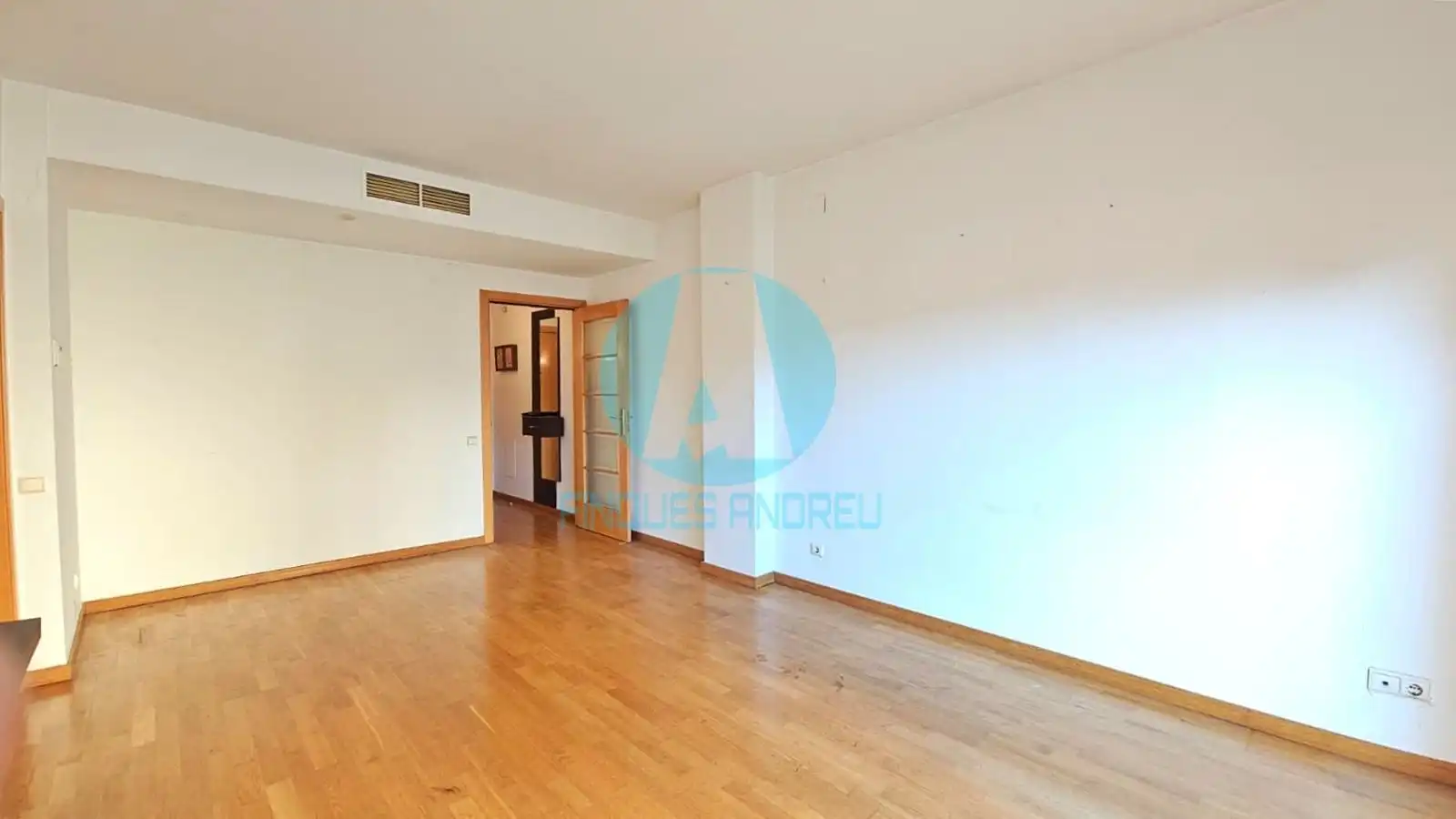 Außenansicht von Wohnung zum Verkauf in Mataró mit Klimaanlage, Heizung und Terrasse
