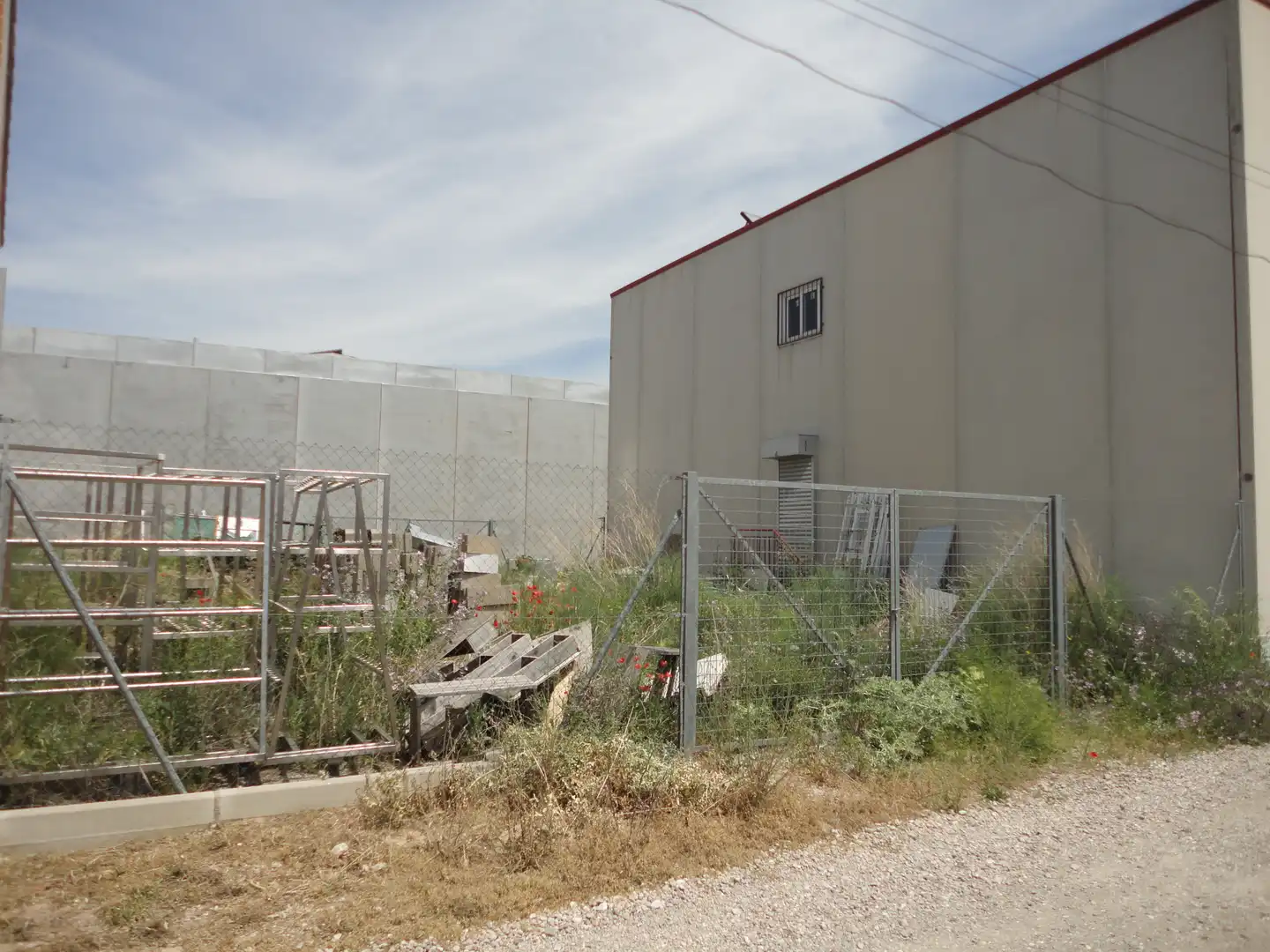 Vista exterior de Nau industrial en venda en Guijuelo amb Calefacció i Alarma